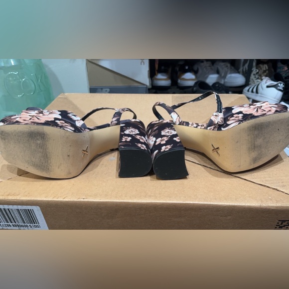 Express heels - Picture 3 of 3